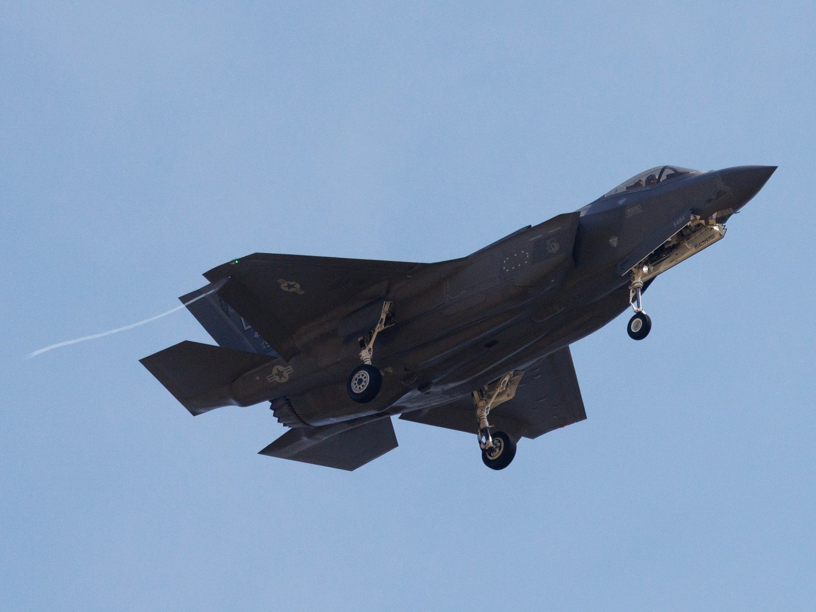 F 353 1745731482