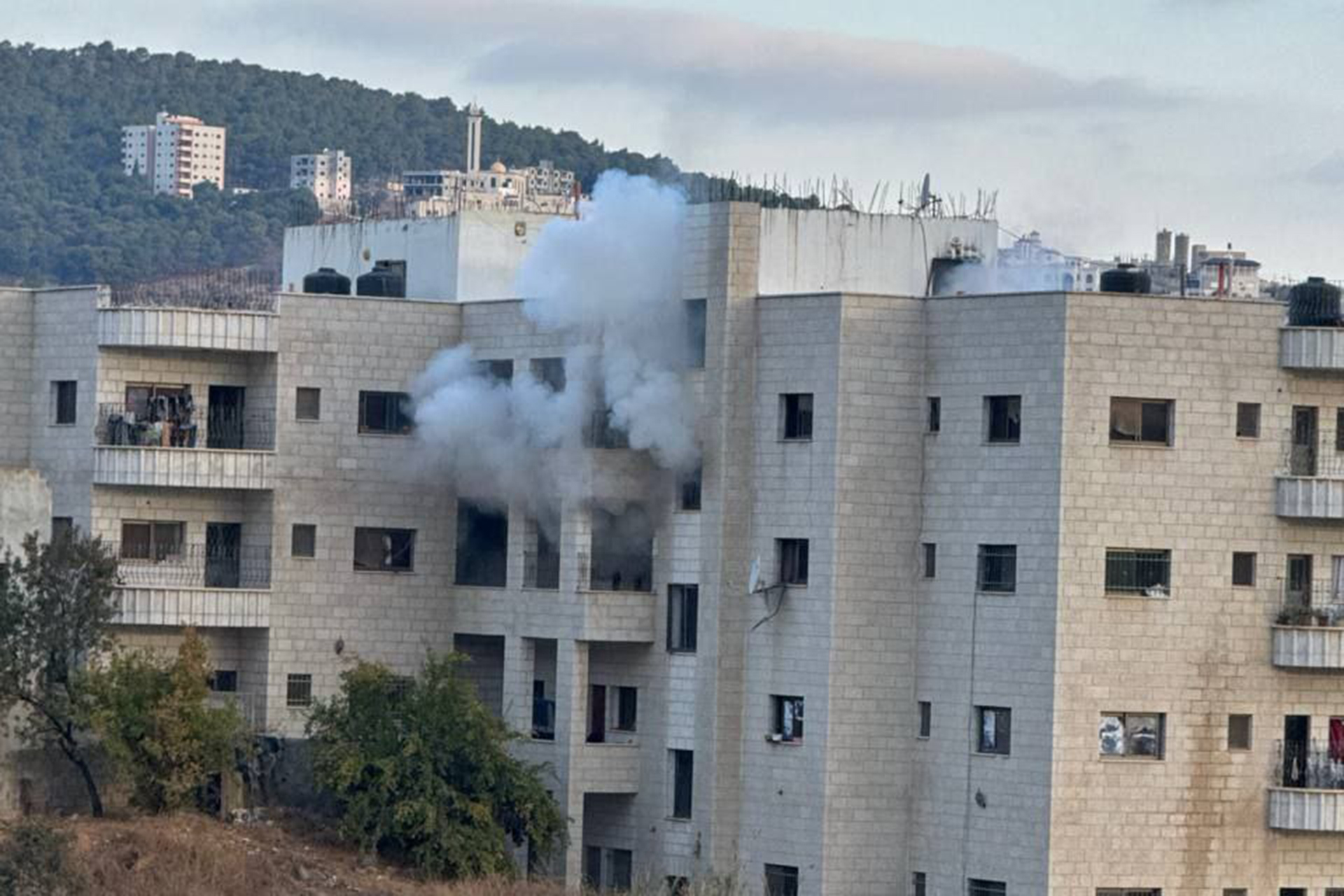 شهيد برصاص الاحتلال في نابلس ومستوطنون يهاجمون مزارعين