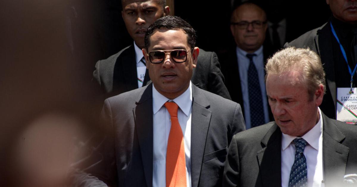 موريشيوس تجمّد أصول رجل أعمال مرتبط برئيس مدغشقر السابق