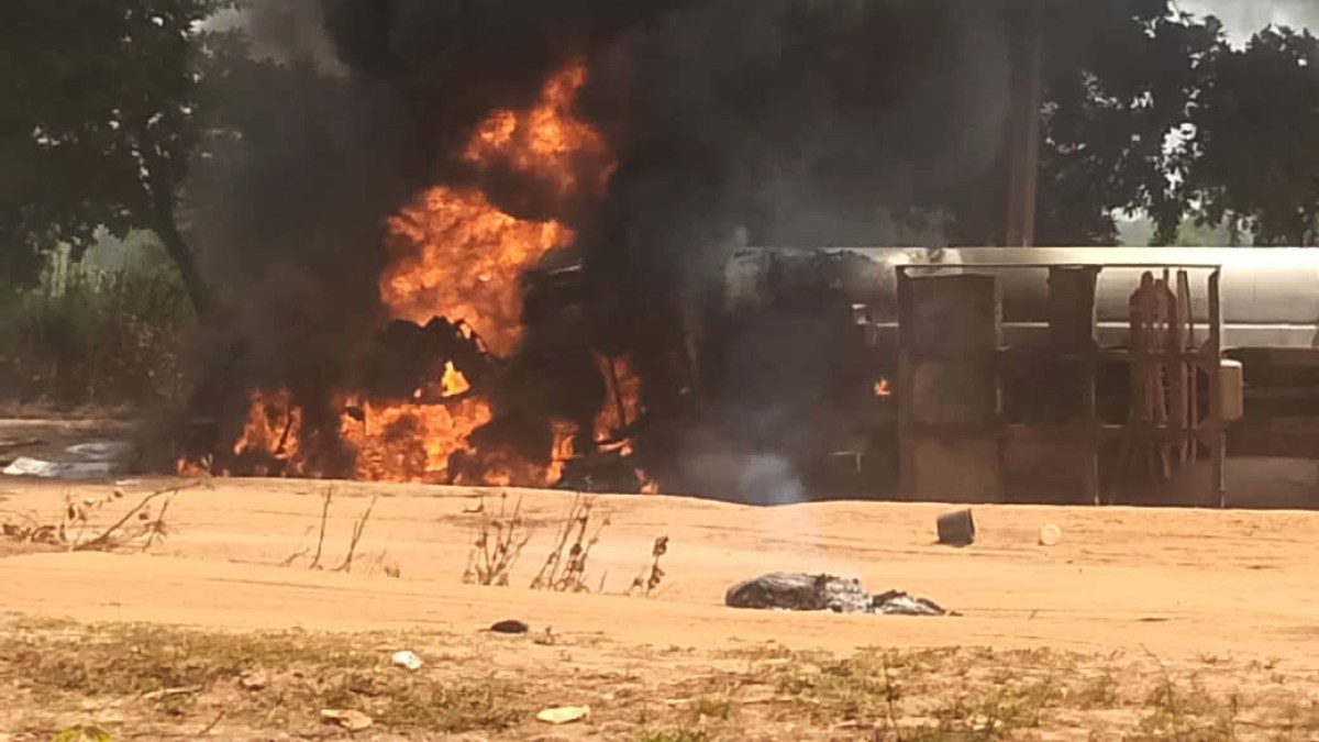 70 قتيلا وجريحا بانفجار شاحنة وقود في نيجيريا