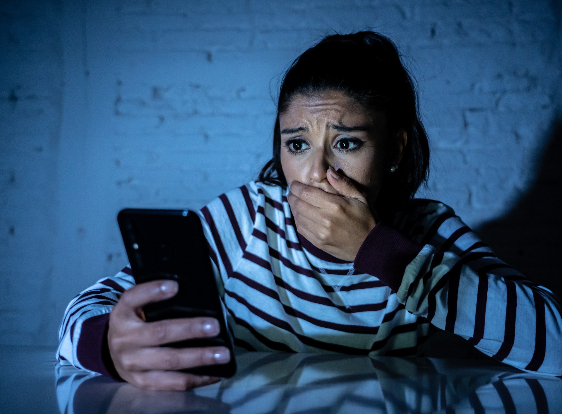 "فوبيا الهاتف".. لماذا يتجنب أبناء الجيل "زد" الرد على المكالمات؟