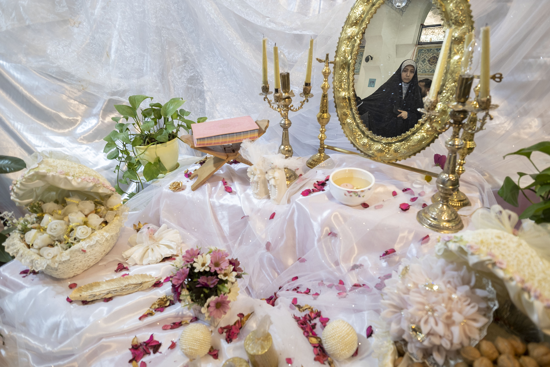 جدل واسع في إيران حول تعديل قانون المهر المؤجل