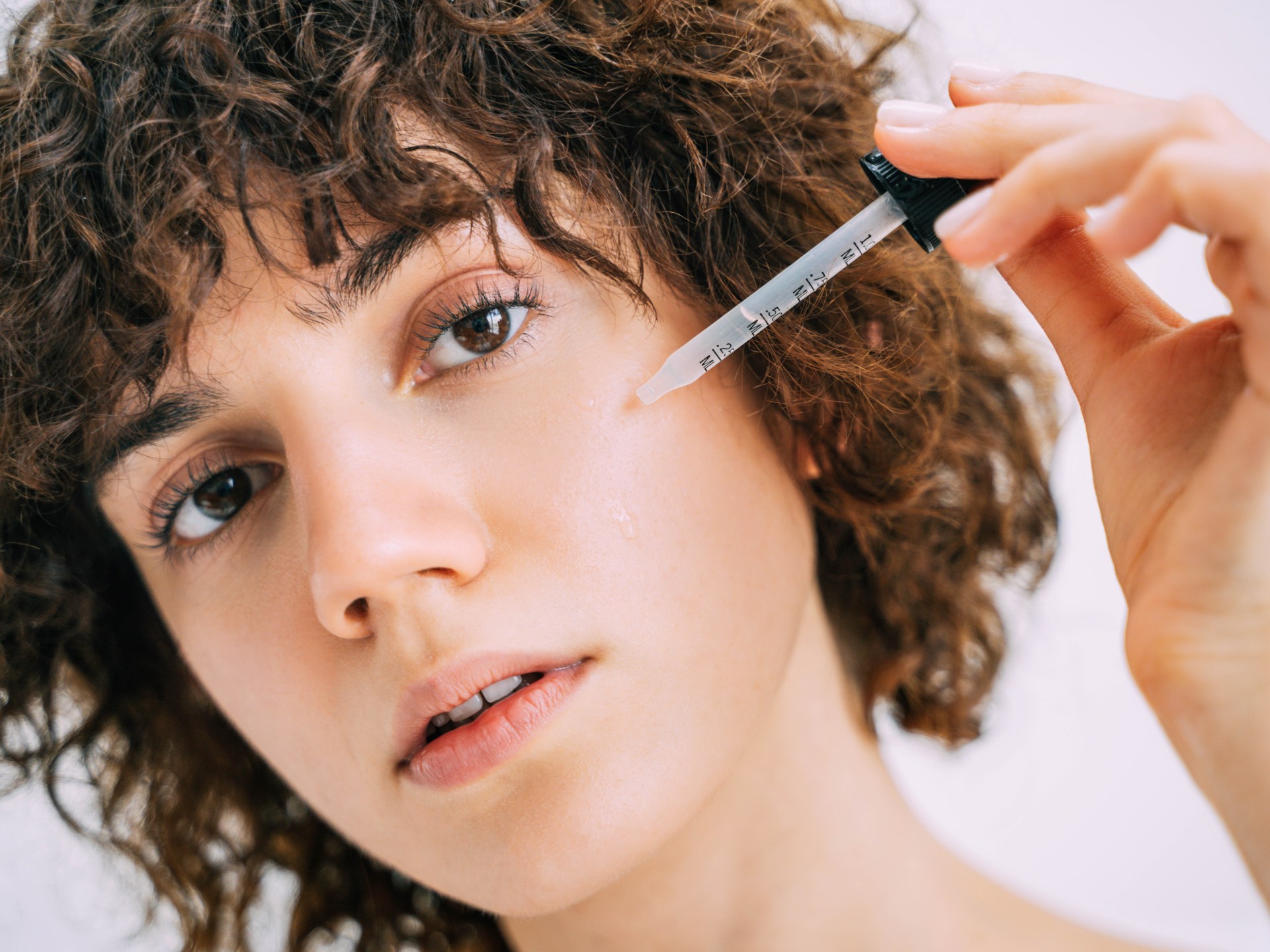 الكولاجين والريتينول والراحة العميقة.. مفتاح العناية الليلية بالبشرة