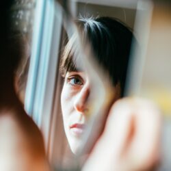 هل ترتبط الصحة النفسية بصحة الجلد؟