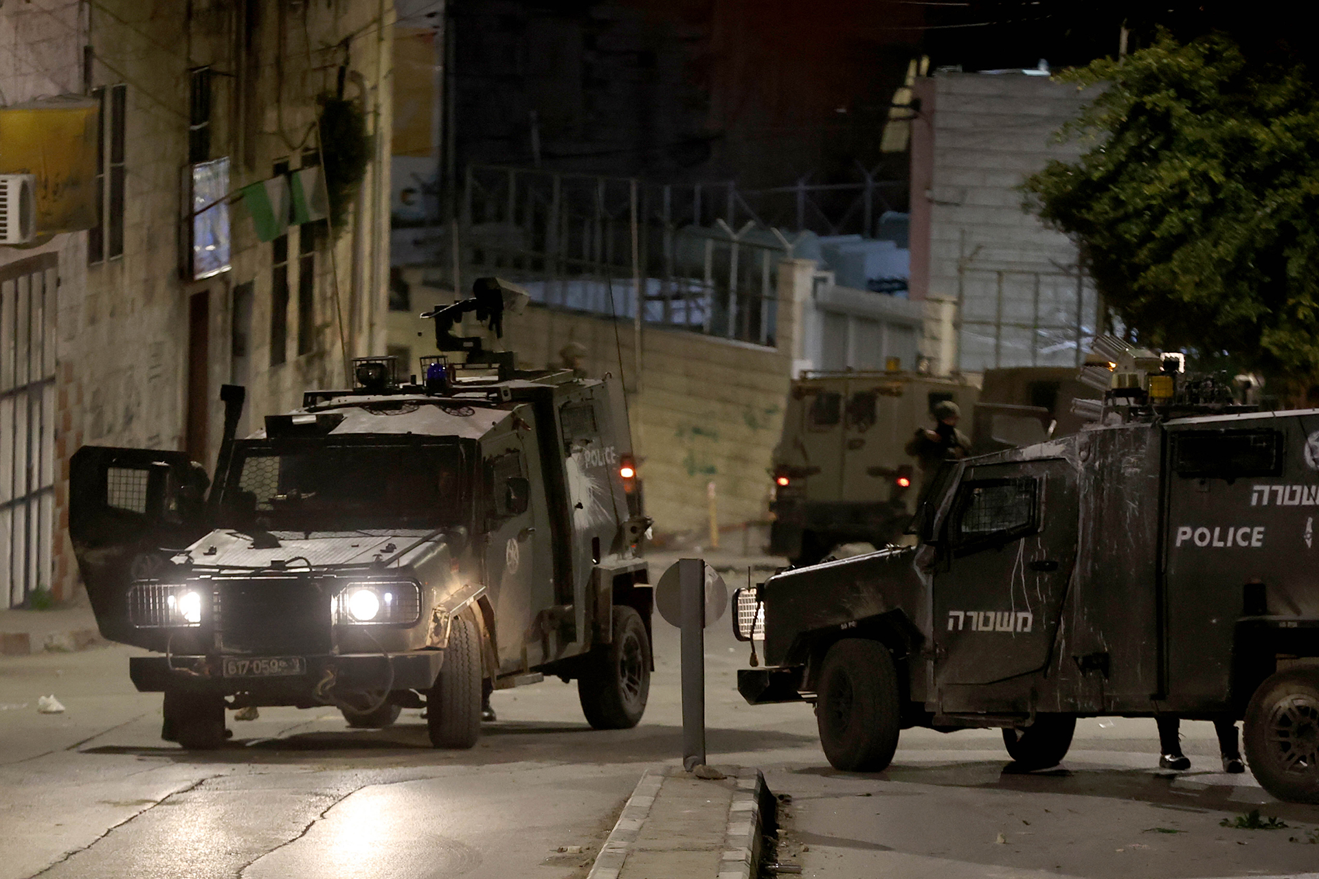 إصابات واعتقالات بالضفة والاحتلال يقتحم نابلس وقلقيلية