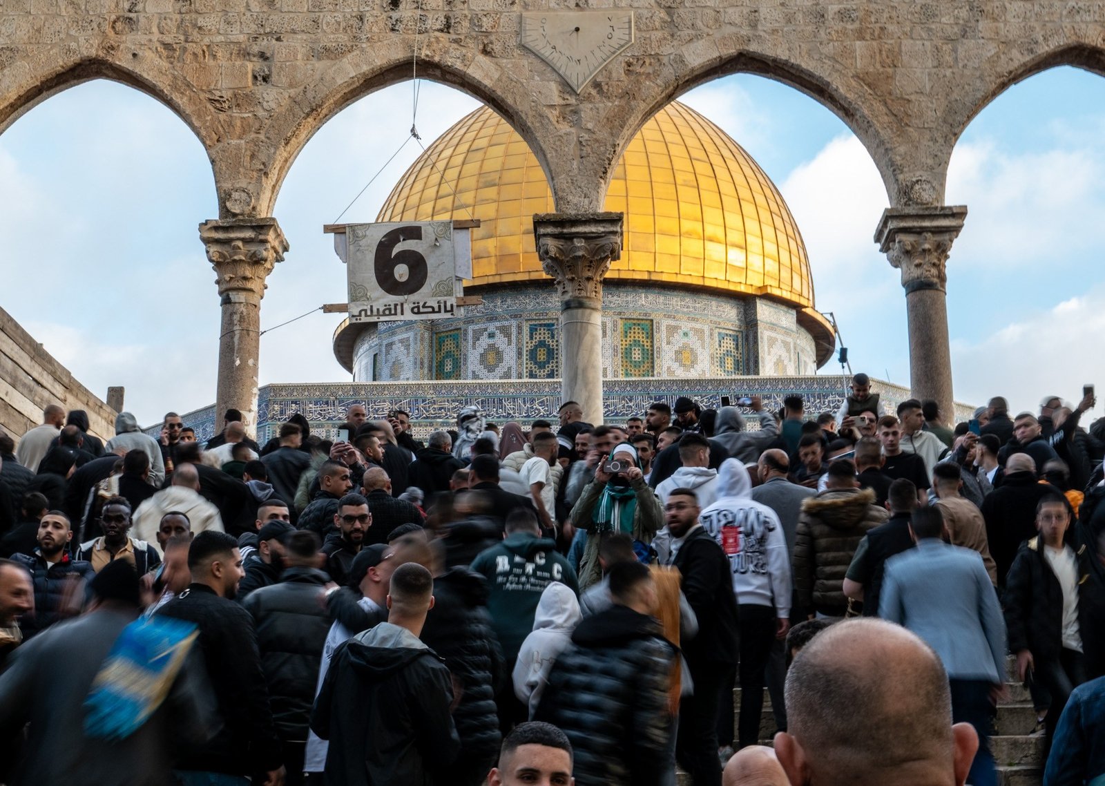 لماذا غابت الفيديوهات التي توثق ما يجري في الأقصى؟ 2 GettyImages 2207059587 1743316059