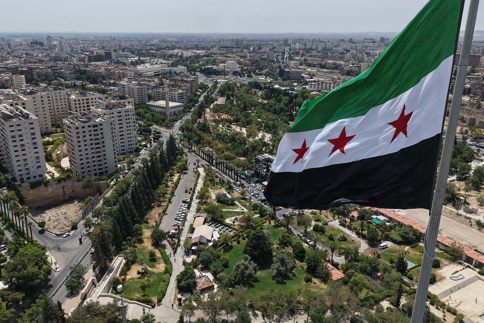 تقرير حقوقي يطالب بتطهير المؤسسات بسوريا ضمانا للعدالة