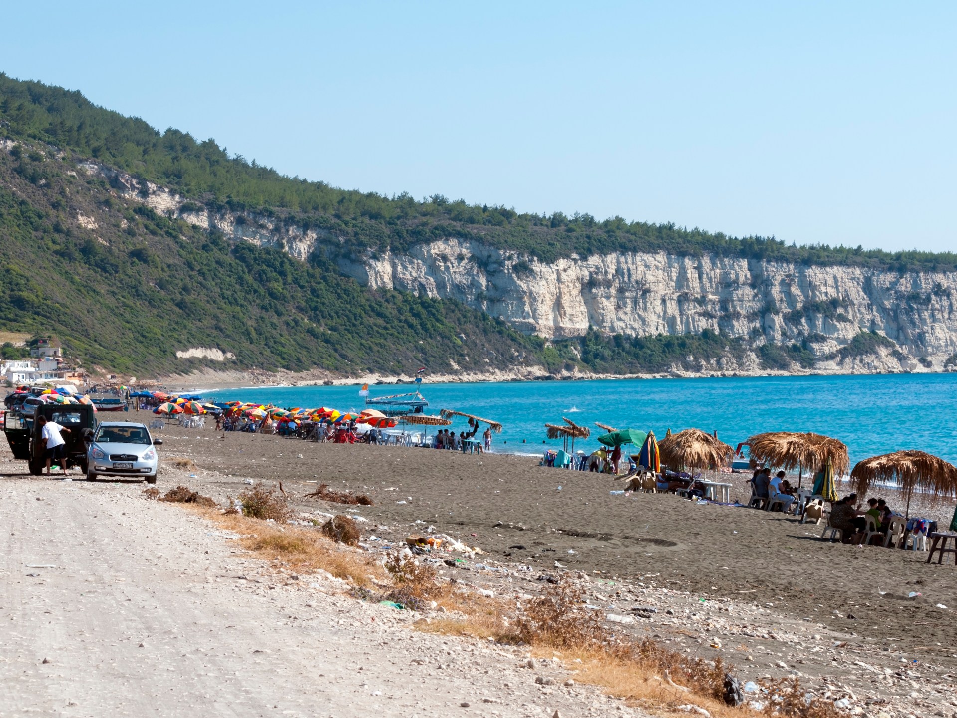 اللاذقية.. مدينة سورية مميزة بشواطئها الخلابة وطبيعتها الساحرة