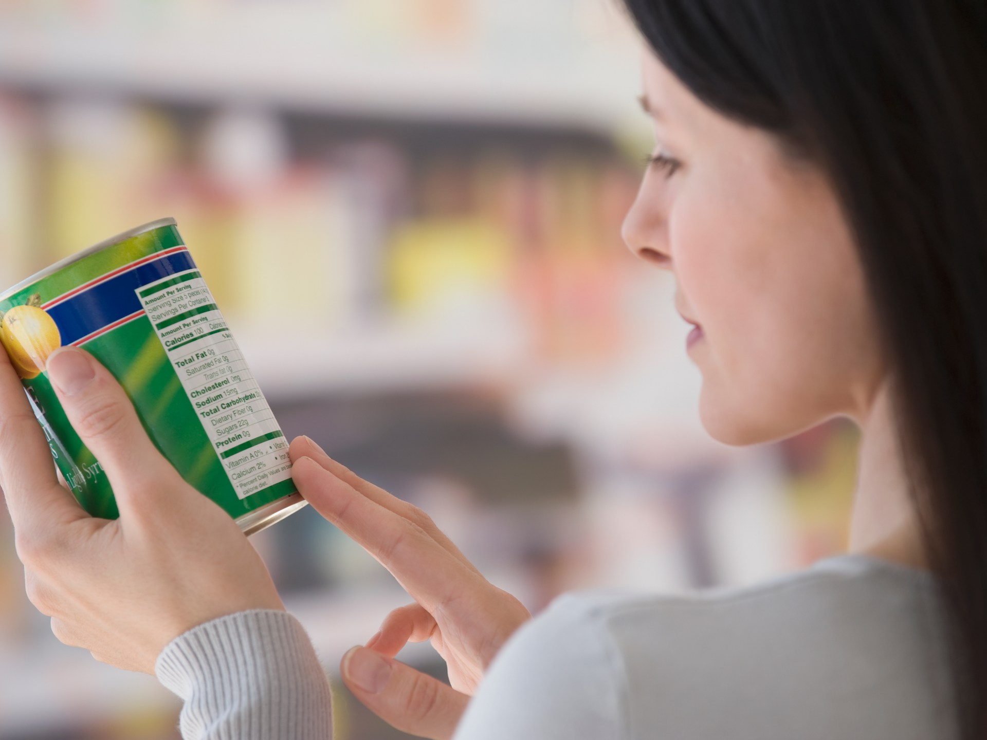 أطعمة معلبة يجب أن تكون موجودة في خزانة المؤن