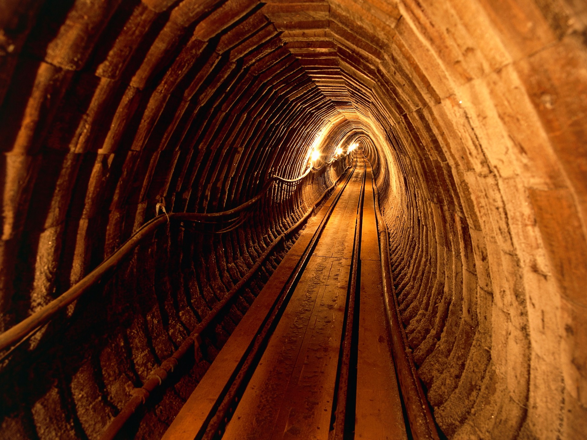 منجمان للملح في النمسا.. رحلة مدهشة للسفر عبر الزمن