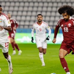 مباراة قطر ضد الإمارات بتصفيات كأس العالم 2026 والتشكيلتان المتوقعتان والقنوات الناقلة