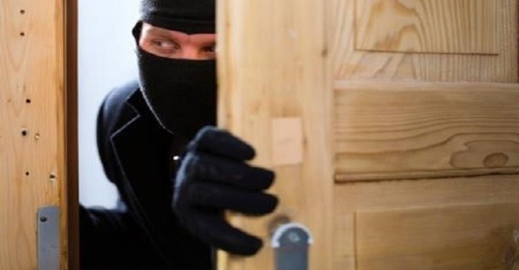 سرقة صندوق التبرعات من احد المساجد في الجنوب