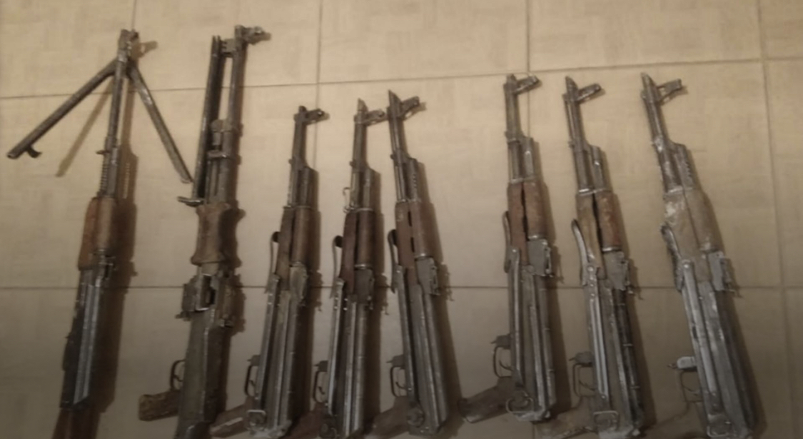 توقيف شخصين لإتجارهما بالأسلحة والذخائر الحربية