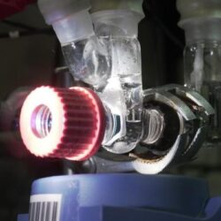 علماء للجزيرة نت: ابتكرنا "ورقة شجر صناعية" تحول الضوء إلى وقود