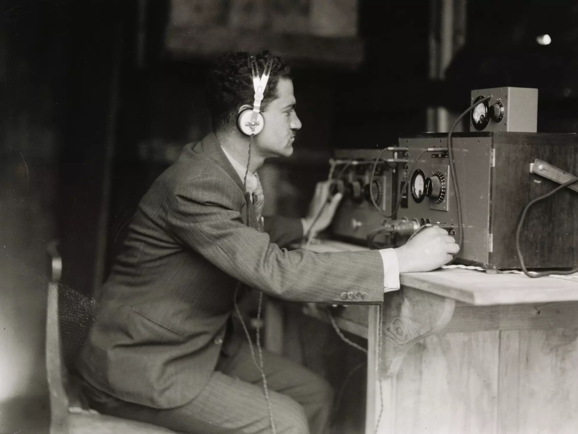 "هنا القدس".. إذاعة أطلقها الانتداب من فندق لمواجهة "كراهية" العرب