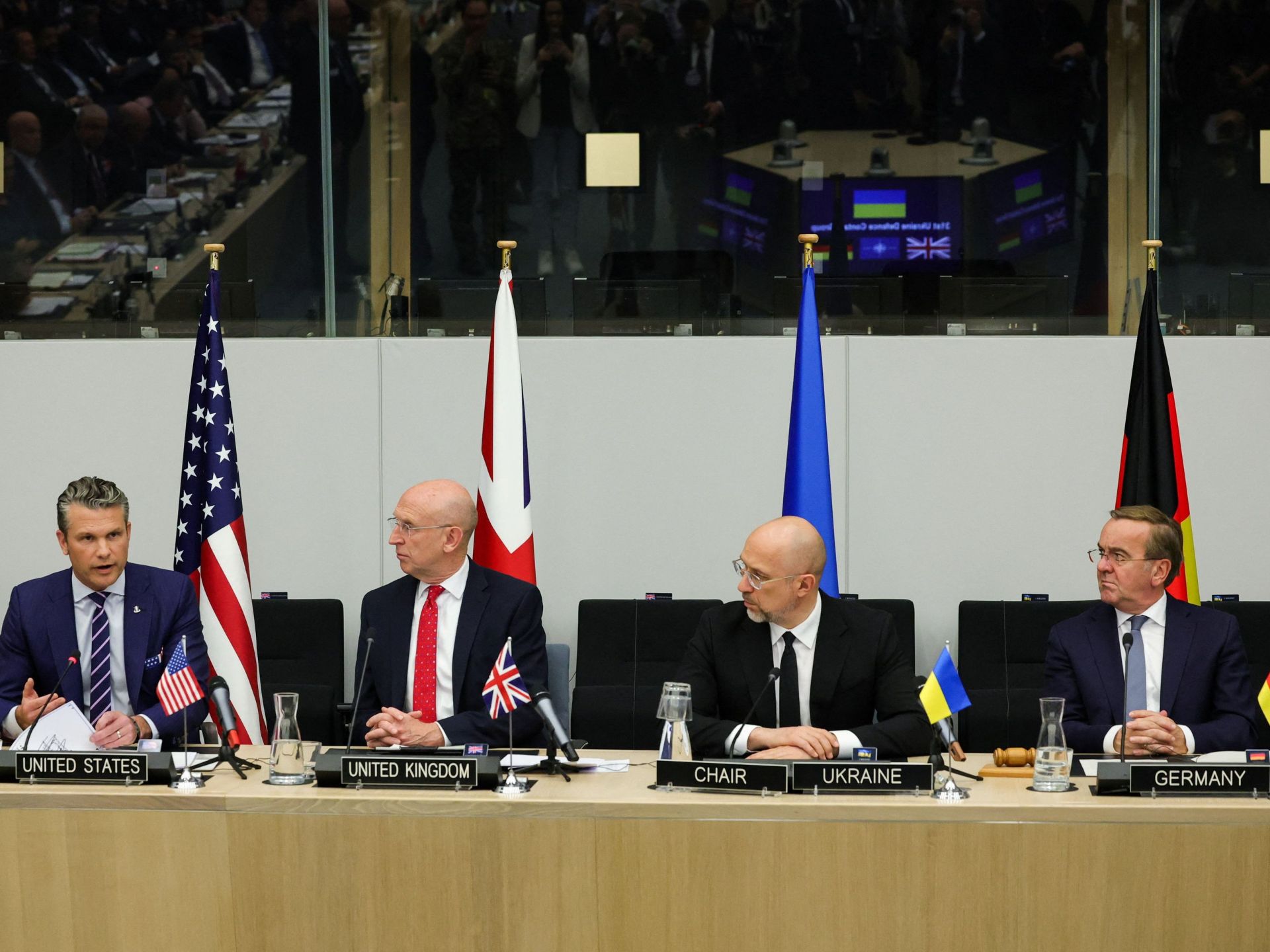 الناتو يعزز الجبهة الشرقية ويدعم برنامجا لتزويد أوكرانيا بالسلاح