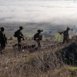 قوة إسرائيل تعتقل رعاة ومزارعين سوريين بريف القنيطرة