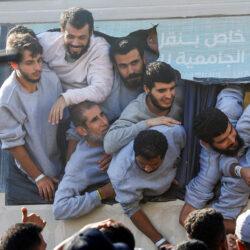 من ظلمة الأسر إلى وجع الحرية أسرى.. تحرروا فصدموا بواقع غزة