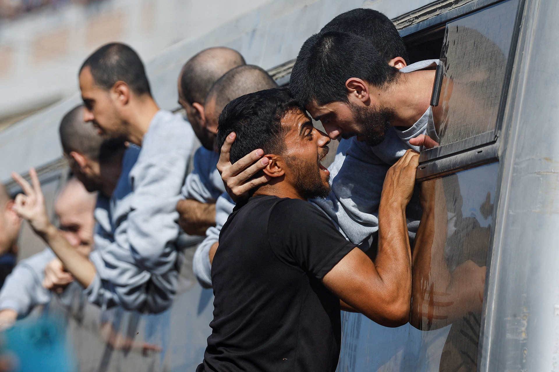 نحو 4 آلاف أسير حررتهم المقاومة بطوفان الأقصى