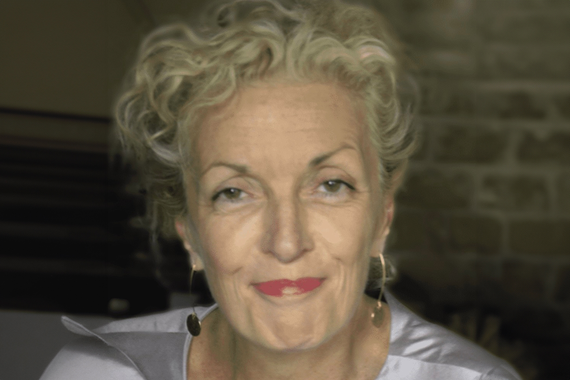 سيدة فرنسية تلقى حتفها اختناقا بعد انغلاق نافذة سيارتها الكهربائية