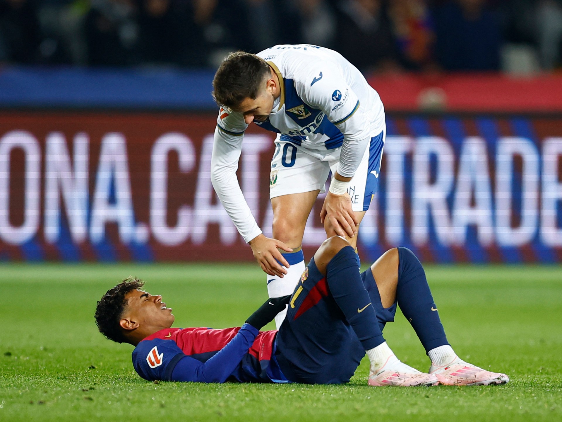 قلق في برشلونة بسبب إمكانية خضوع لامين جمال لعملية جراحية