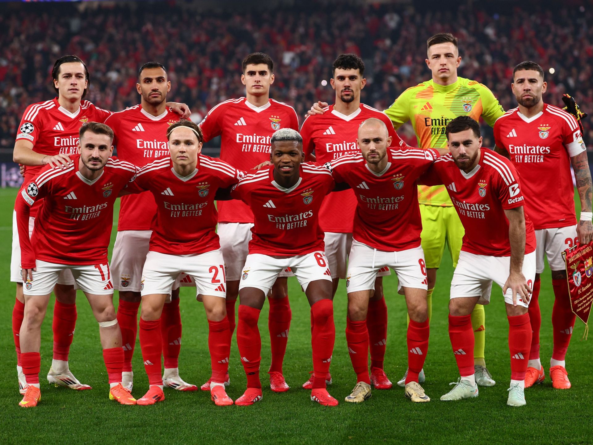 أكاديمية بنفيكا الأفضل في العالم متفوقة على "لاماسيا"