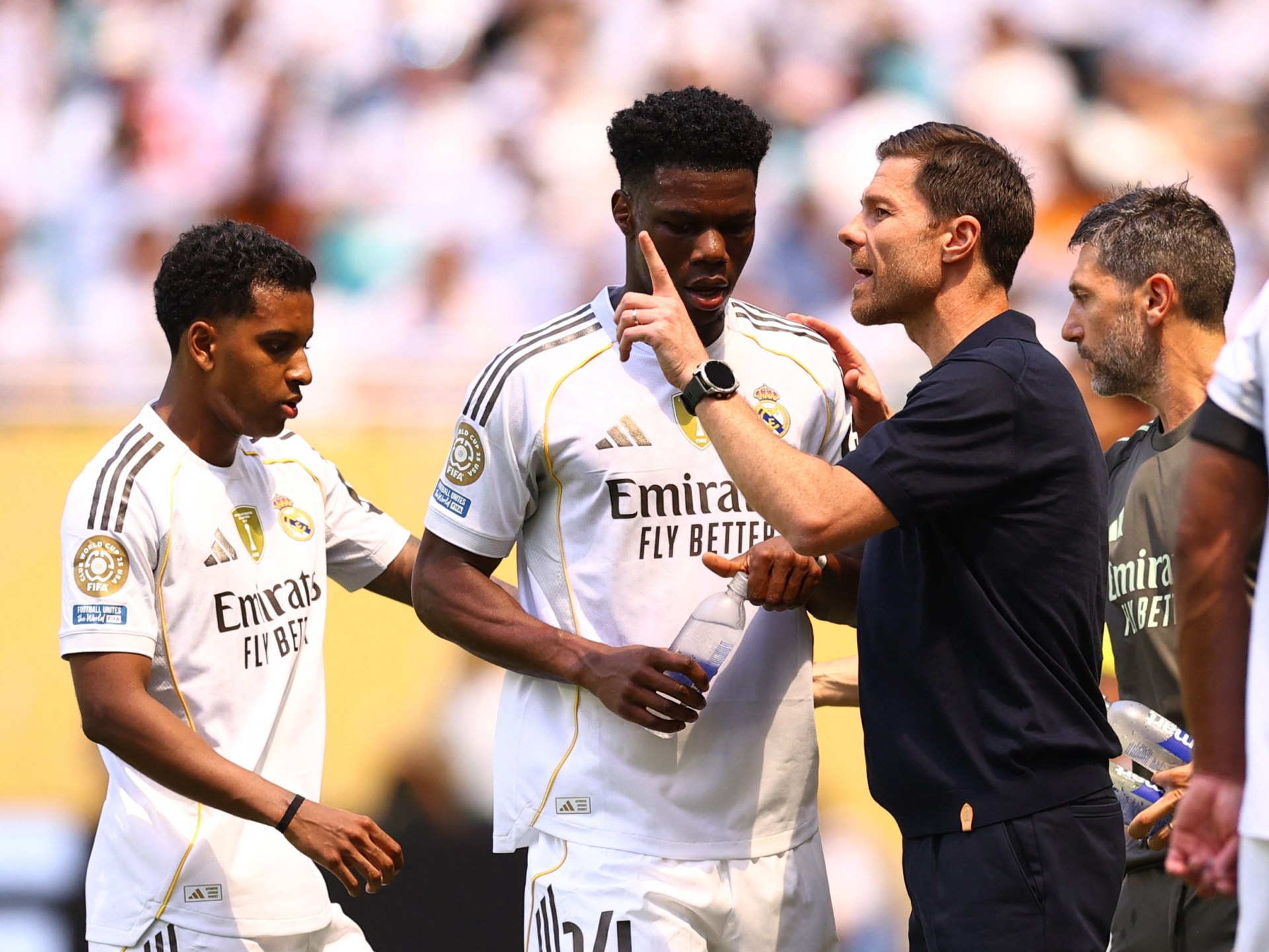 "يظن نفسه غوارديولا".. أسلوب ألونسو يثير استياء نجوم ريال مدريد