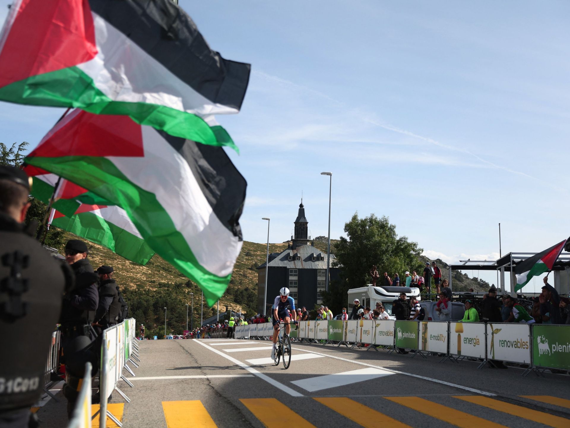 فريق إسرائيلي يطالب دراجا كنديا بـ30 مليون يورو لرحيله بسبب غزة