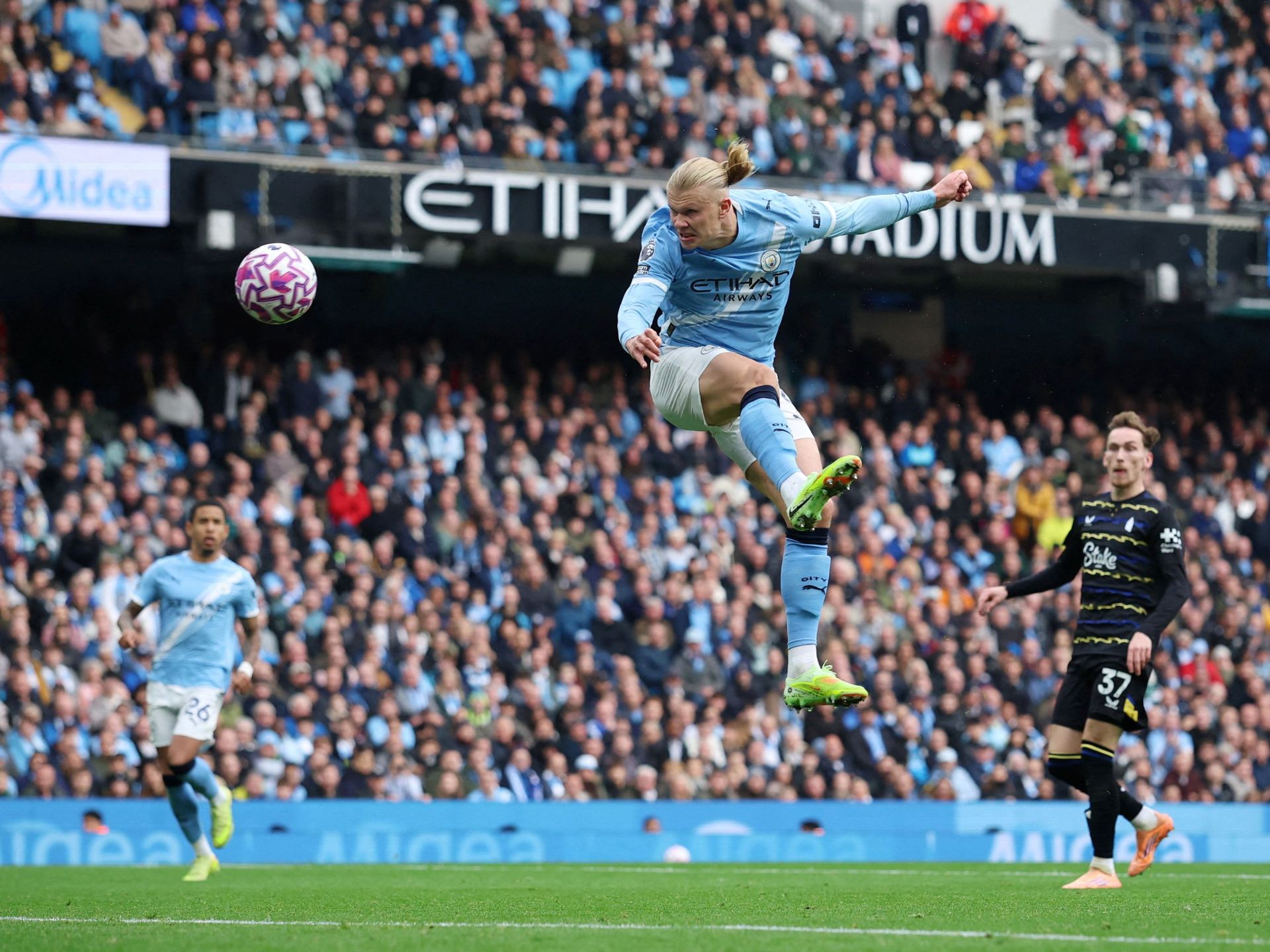 هالاند هل يشبه كريستيانو رونالدو؟