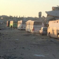 الأسرى الفلسطينيون بسجون الاحتلال يصعدون إلى الحافلات