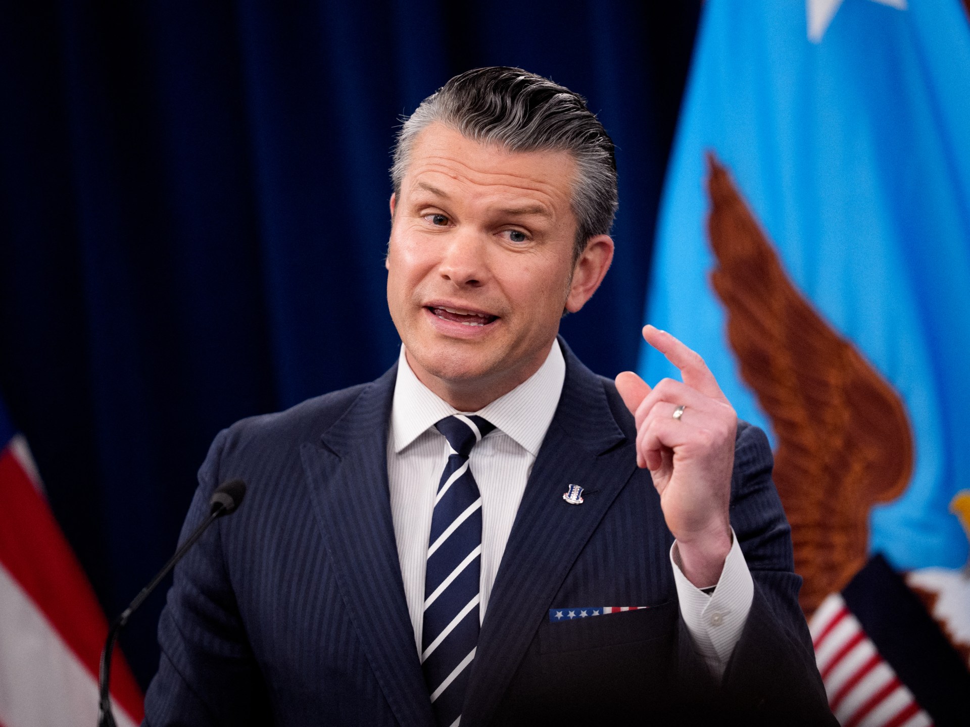 هبوط اضطراري لطائرة وزير الحرب الأميركي