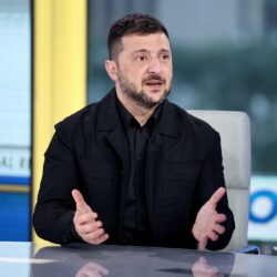 زيلينسكي يتهم روسيا بمحاولة زرع الفوضى في أوكرانيا بقصف منشآت الطاقة