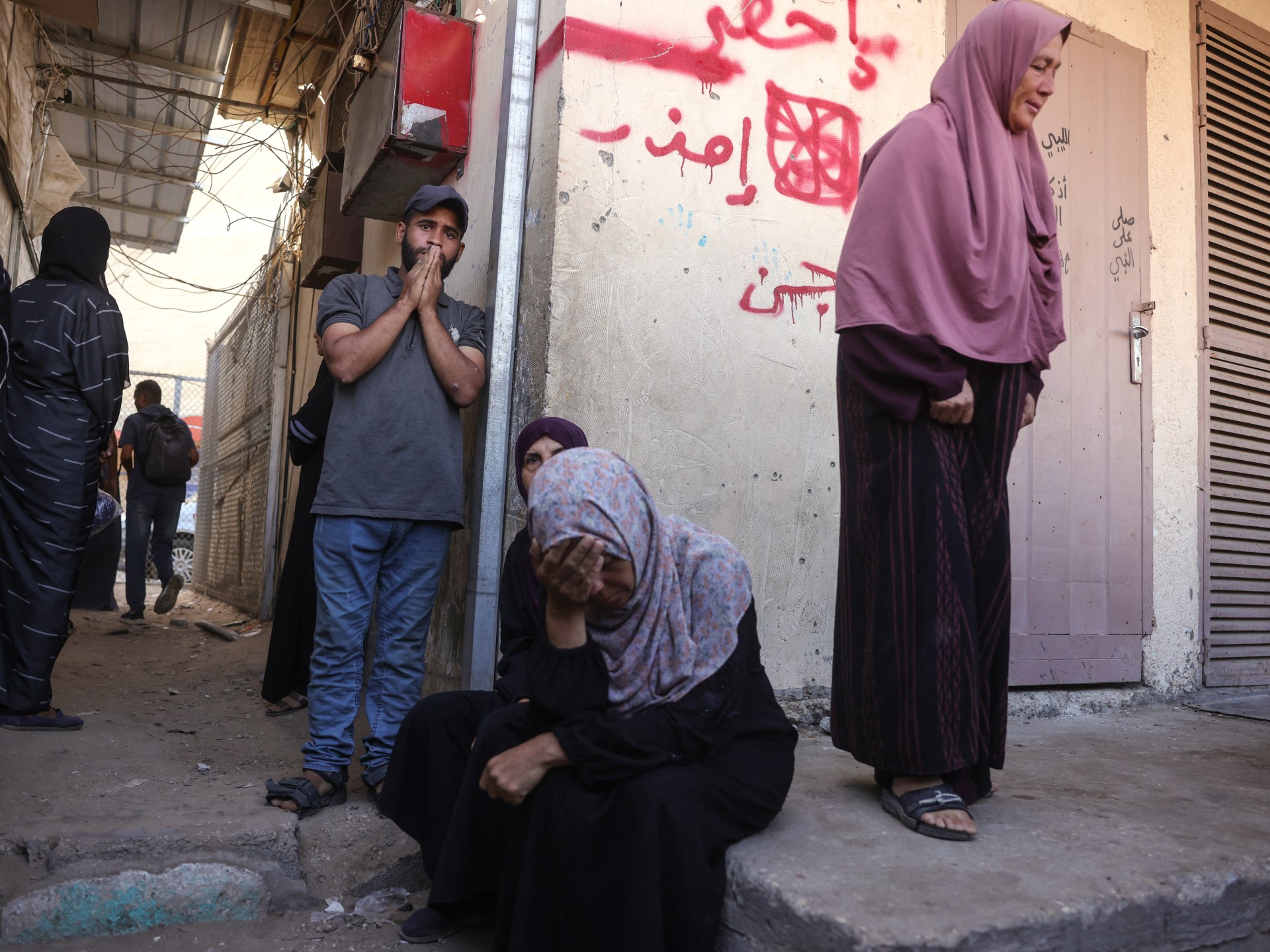 3 شهداء في خان يونس والبريج وتحذيرات من عدم تحسن الوضع الصحي بغزة