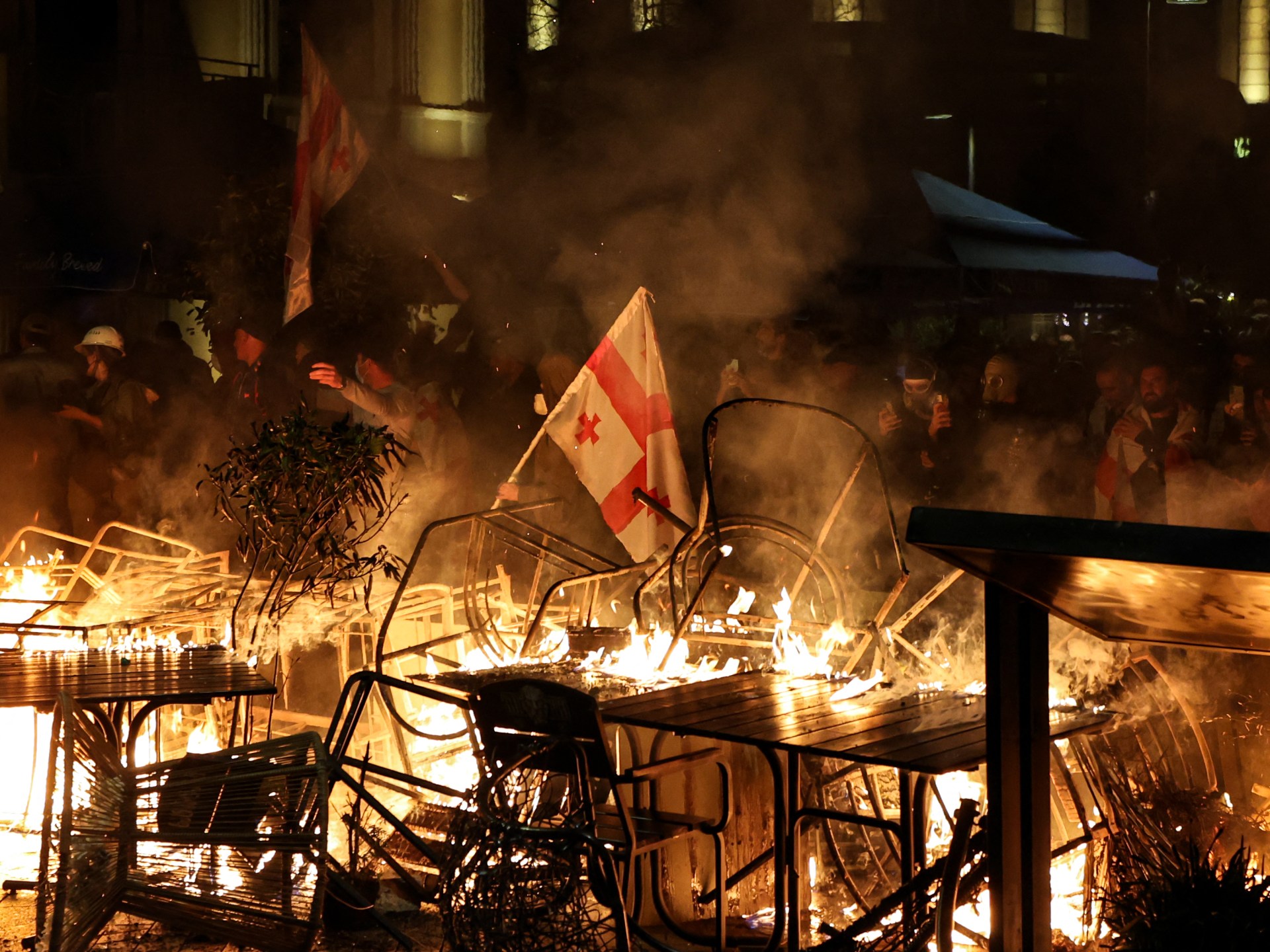 هل تخطط المعارضة الجورجية لثورة ملونة تطيح بآخر معاقل روسيا في جنوب القوقاز؟