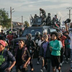 متظاهرو مدغشقر يقتحمون ساحة 13 مايو بمرافقة الجيش