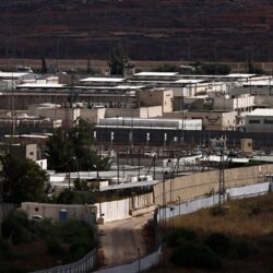 إطلاق المحتجزين الإسرائيليين الاثنين واتصالات لتحسين قوائم الأسرى الفلسطينيين