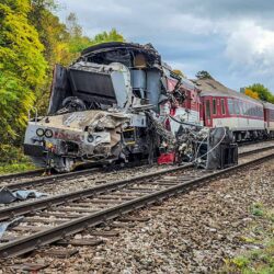 إصابة نحو 100 شخص في تصادم قطارين بسلوفاكيا