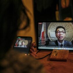 رئيس مدغشقر يظهر عبر فيسبوك ويقول إنه في "مكان آمن"