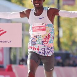 أوغندي وإثيوبية يتألقان بماراثون شيكاغو والأفارقة يهيمنون