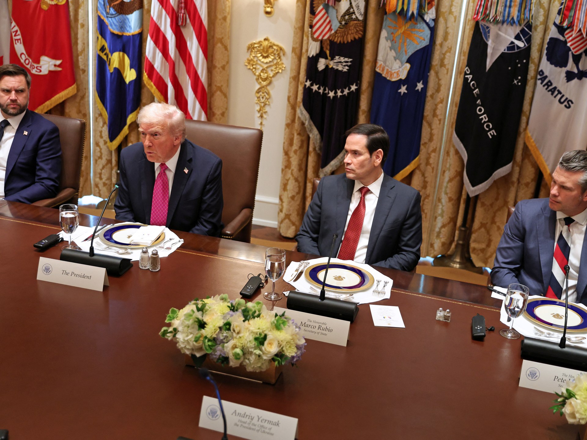 البيت الأبيض يتهم الديمقراطيين بتشجيع الإرهاب والهجرة غير الشرعية