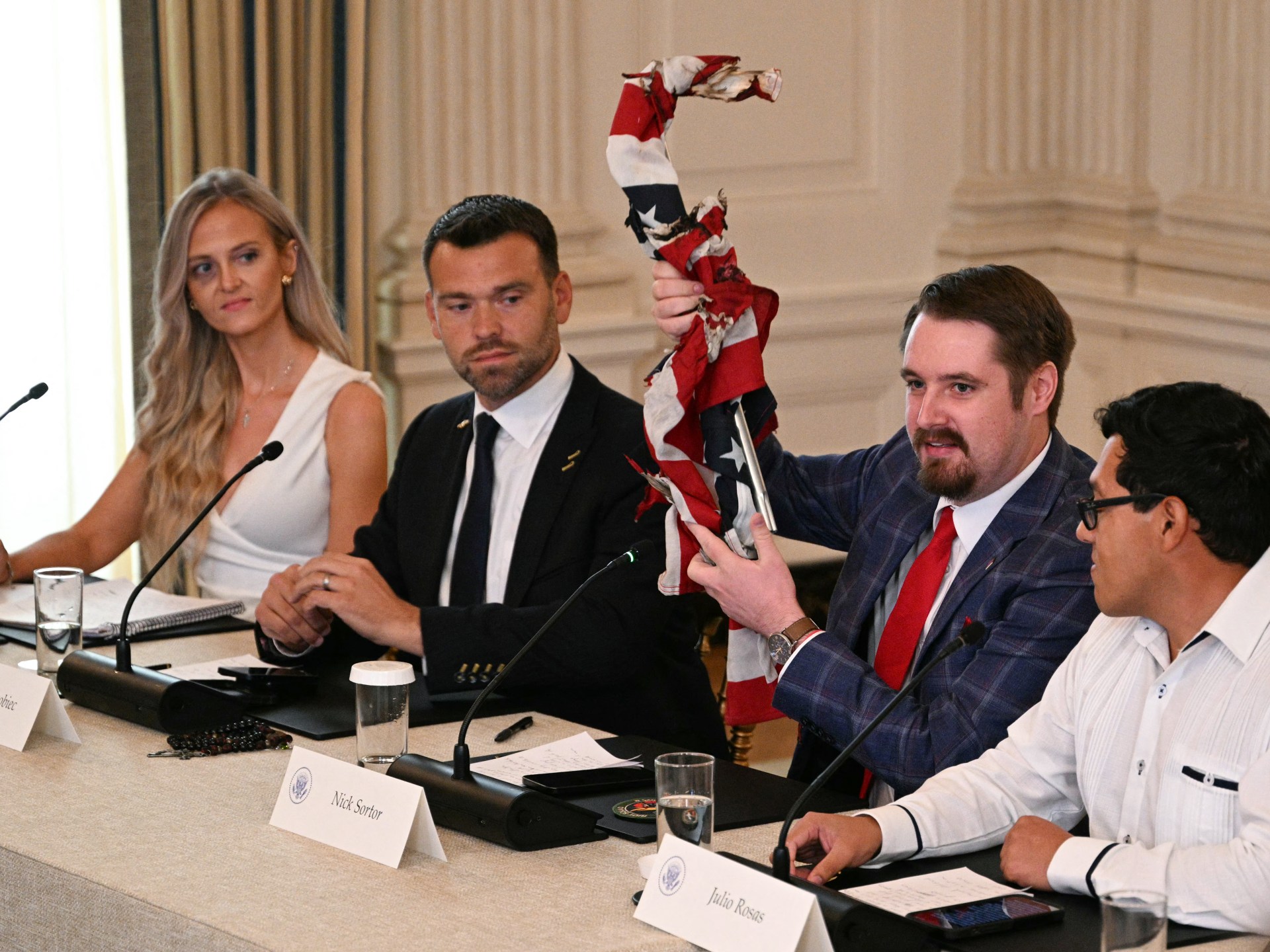 مؤثرون يمينيون يشكلون رؤية ترامب المشوهة عن حركة أنتيفا.. فمن هم؟