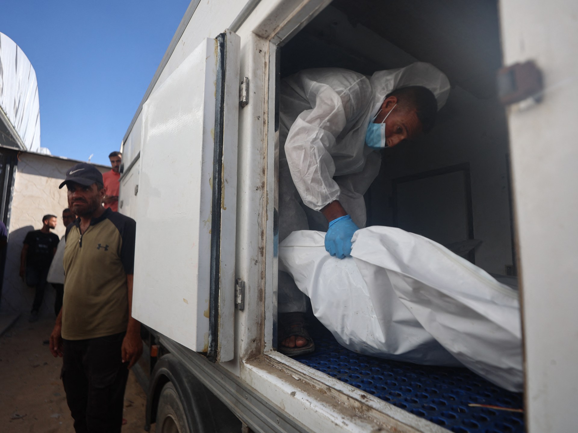 غزة تستقبل دفعة سادسة من جثامين الشهداء الأسرى