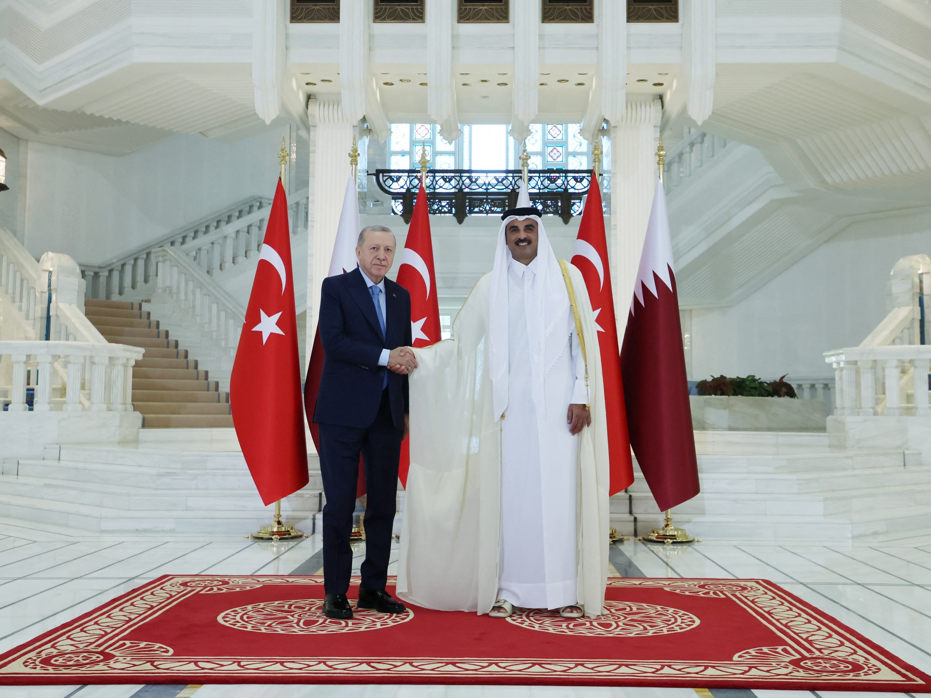 أمير قطر يجري مباحثات مع الرئيس التركي في الدوحة