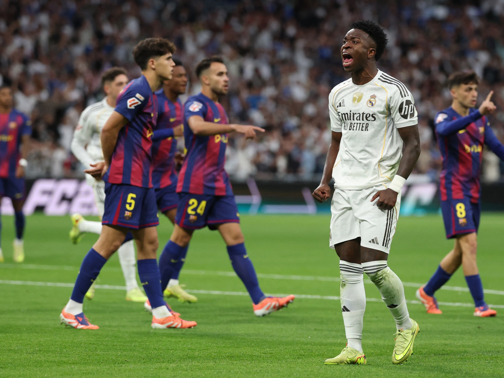 "أطفال واجهوا رجالا" في الكلاسيكو.. فينغر يقسو على برشلونة