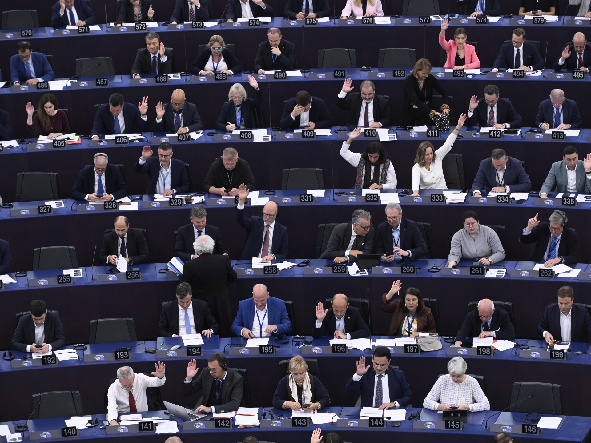 البرلمان الإسباني يقر حظرا على الأسلحة من إسرائيل وإليها