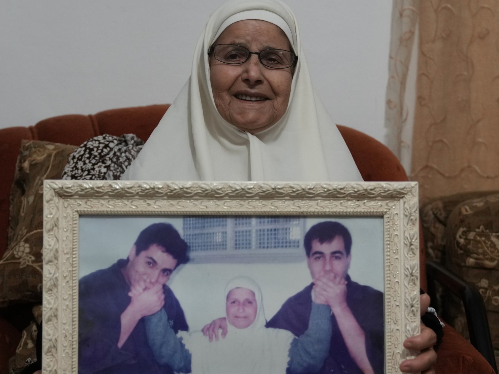 عائلة فلسطينية تتحرّق لاستقبال ابنيها بعد 34 عاما في السجون الإسرائيلية 5 ap 68ebafd0de970 1760276432