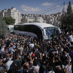 إسرائيل تتلاعب بفرحة 12 عائلة أسير أُفرج عنهم ضمن صفقة التبادل