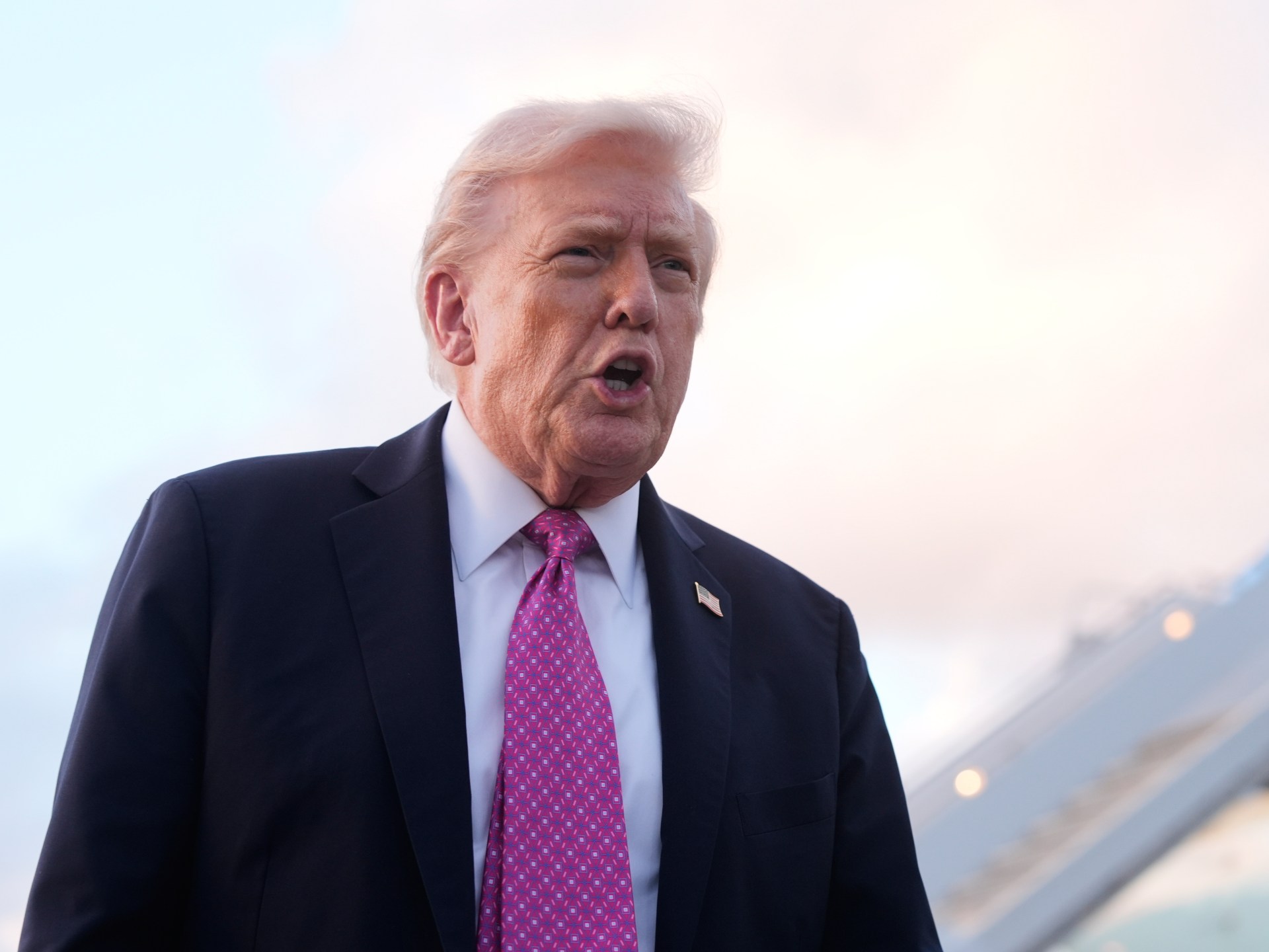 ترامب: سنرحّل الناجيَين من ضربة "غواصة" المخدرات في الكاريبي