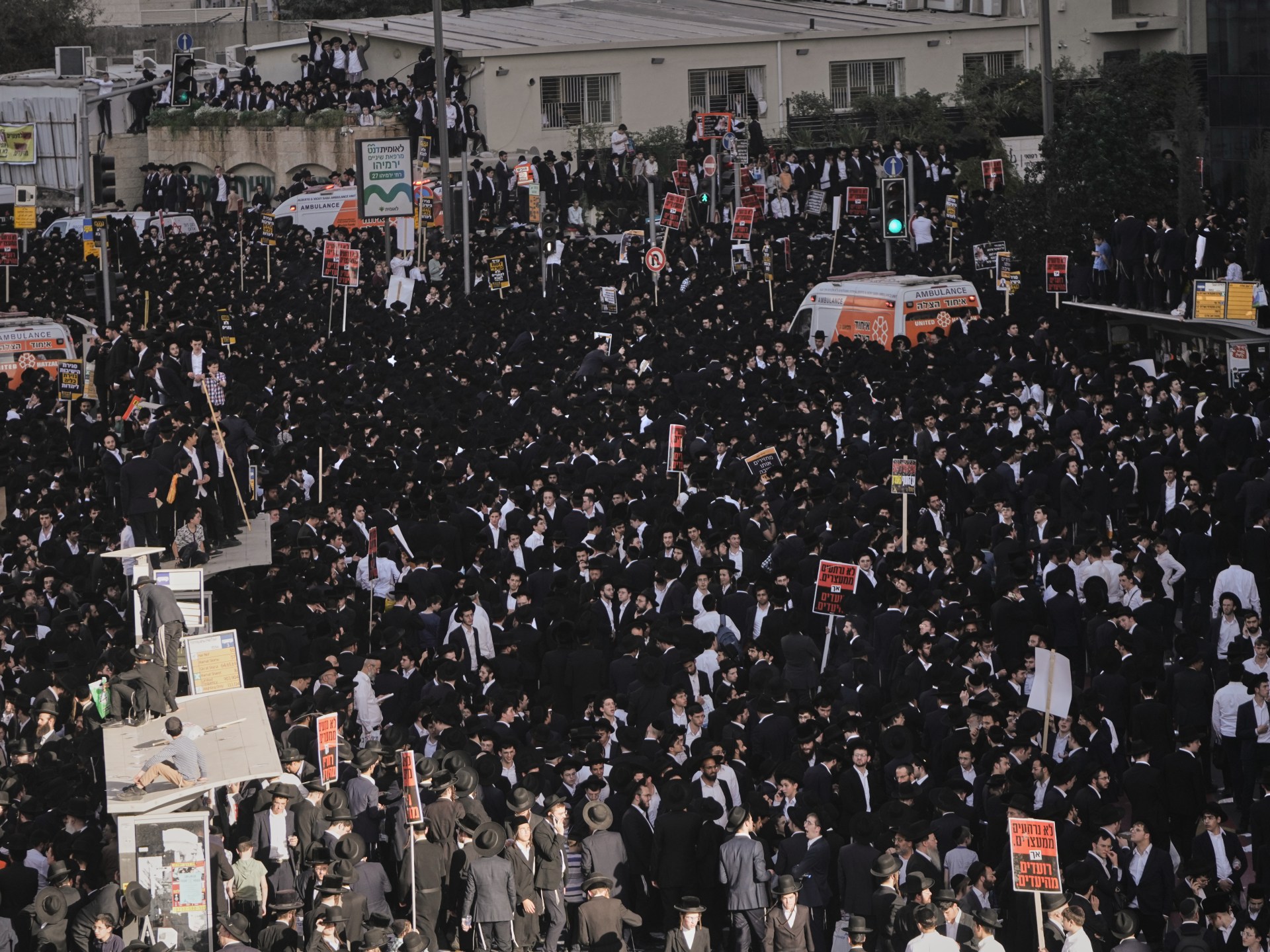 نحو 200 ألف من الحريديم يتظاهرون بالقدس رفضا للتجنيد