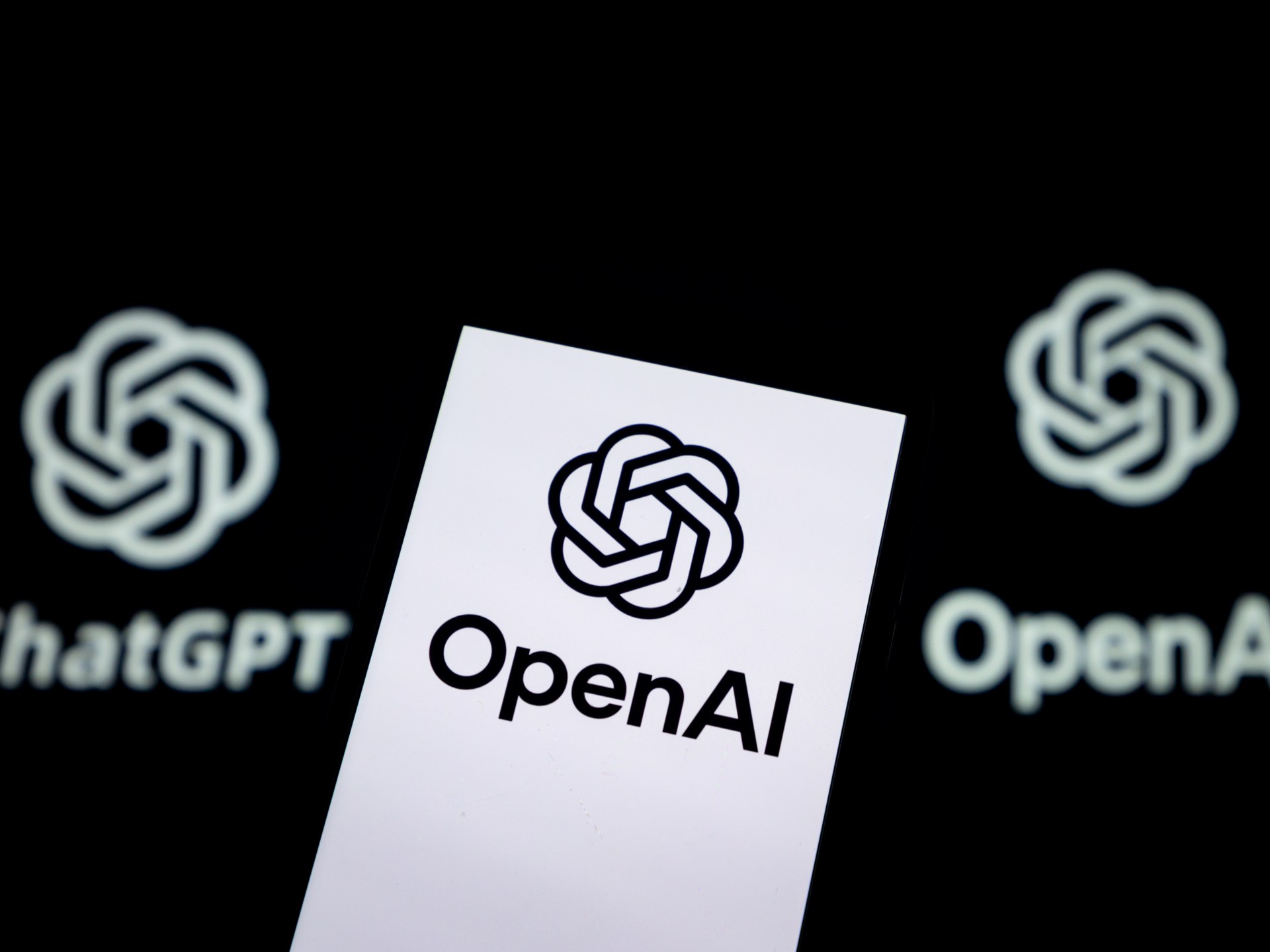 "أوبن إيه آي" تطور شرائحها الخاصة بالذكاء الاصطناعي